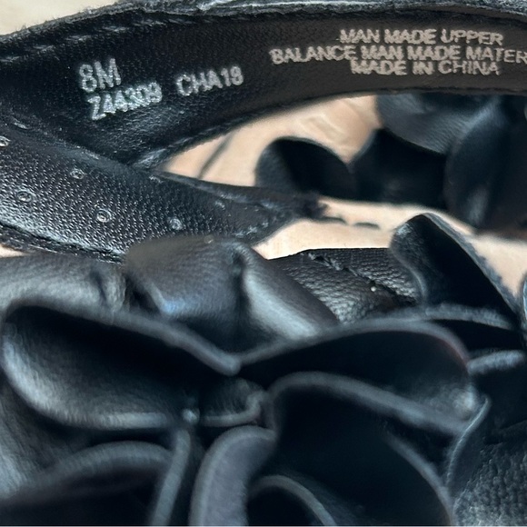 Women’s  BORN BOC Floral Thong Sandals - Picture 5 of 6